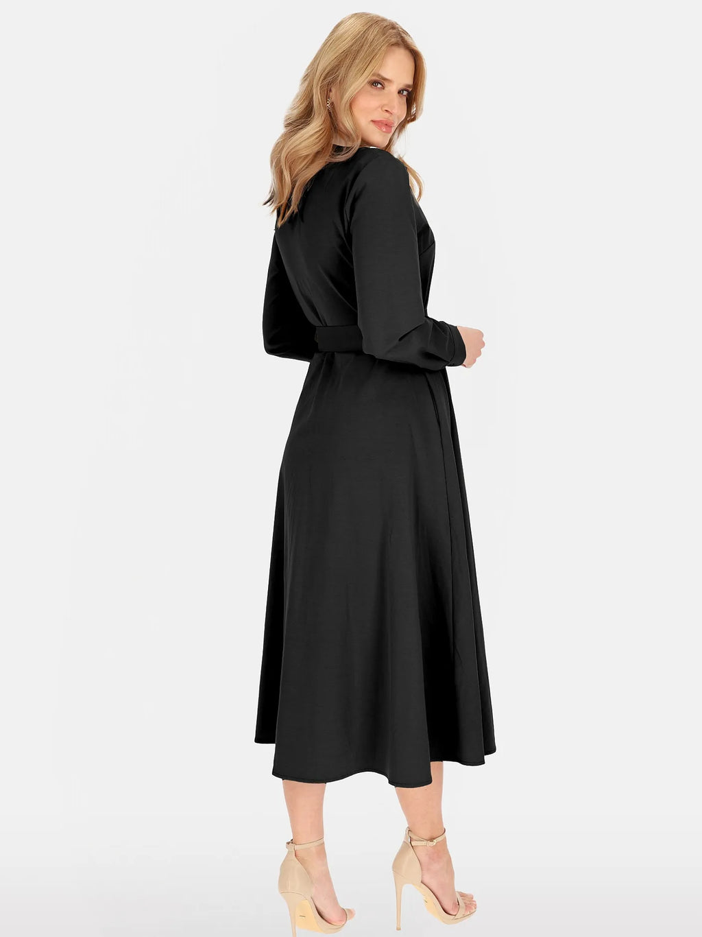 Robe Élégante Noire Ornée d'une Broche 52%Coton