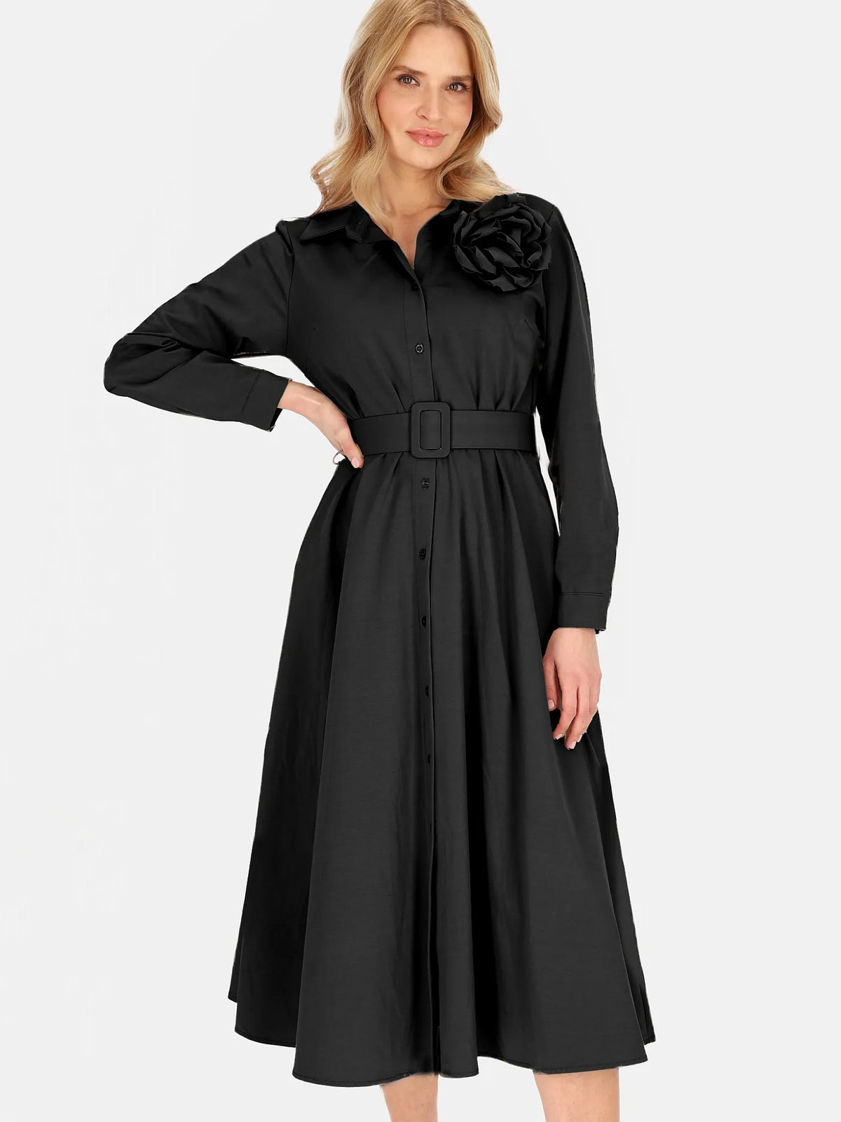 Robe Élégante Noire Ornée d'une Broche 52%Coton