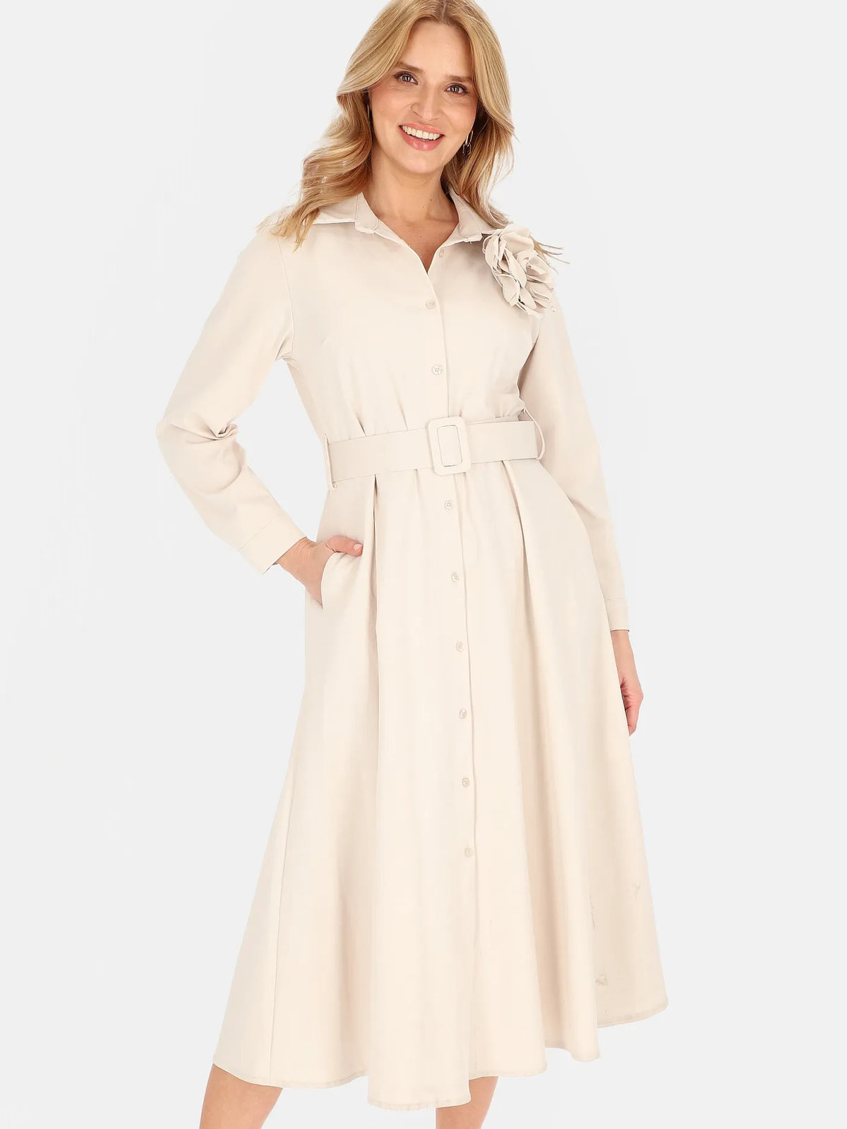 Robe Élégante Beige Clair Ornée d'une Broche 52%Coton