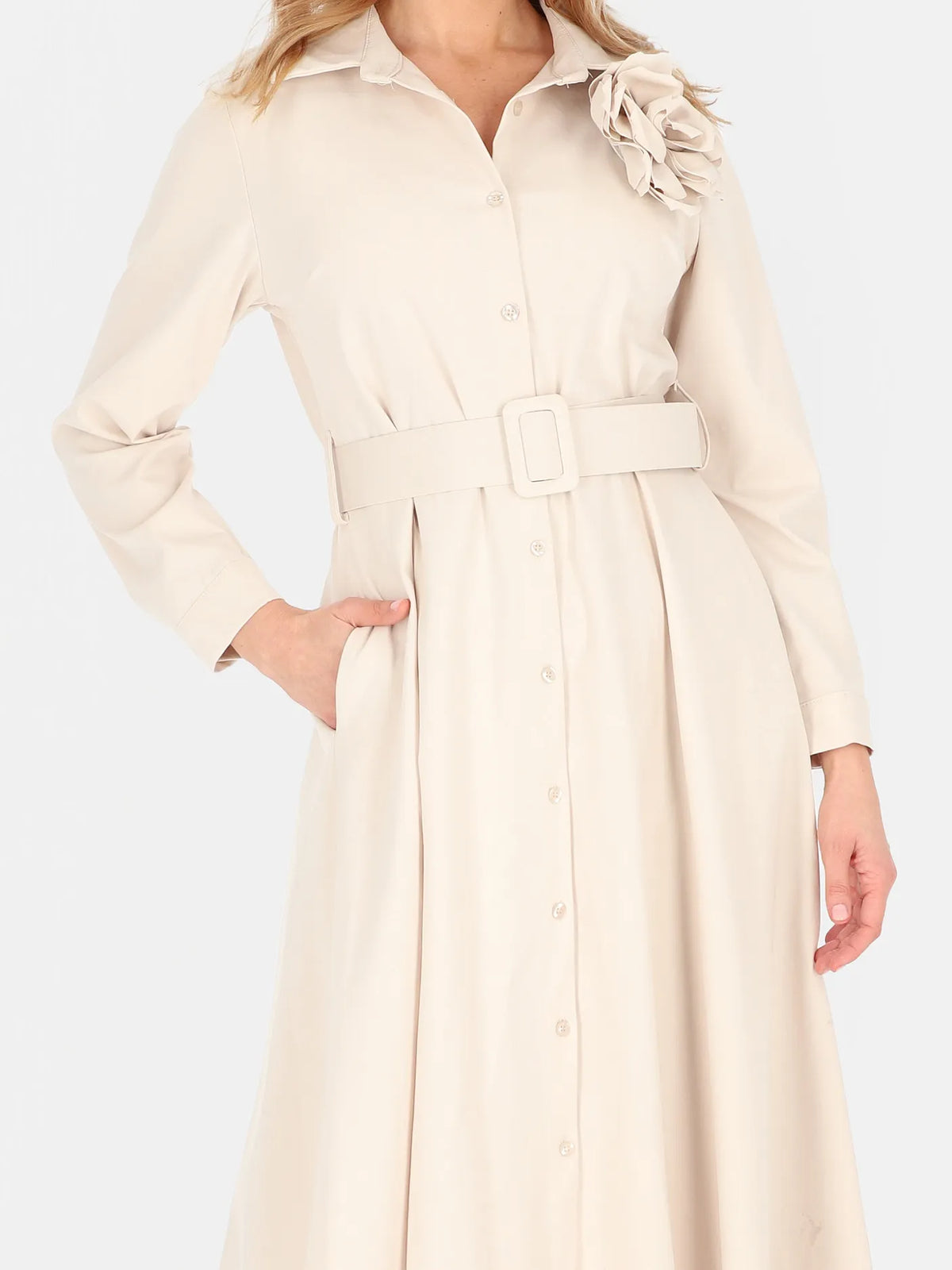 Robe Élégante Beige Clair Ornée d'une Broche 52%Coton